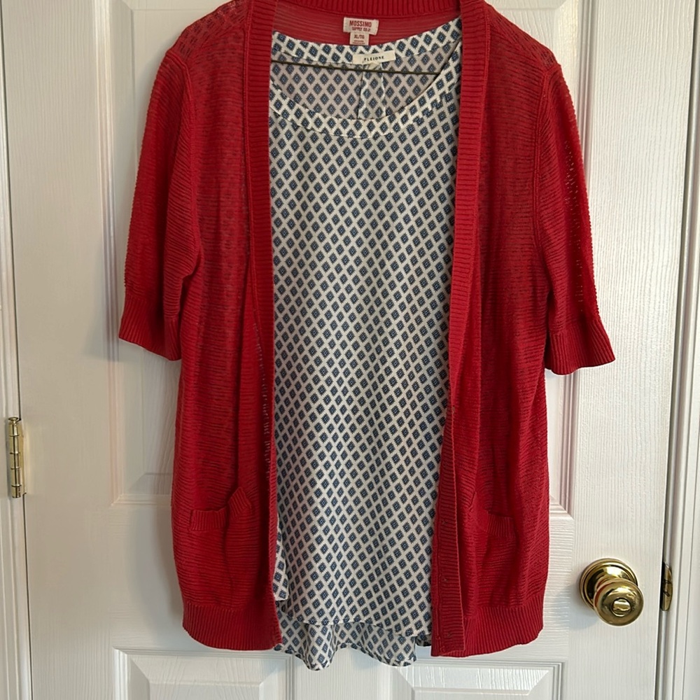 Great vibrant blouse/sweater combo!